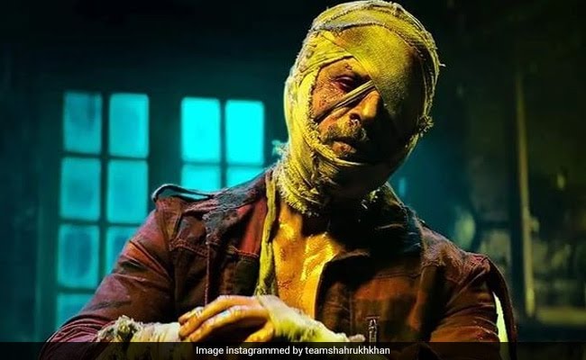 Atlee srk movie: आंख पर पट्टी और हाथ में बंदूक लिए नजर आए शाहरुख खान, भयंकर अंदाज देख फैन्सका आया ऐसा रिएक्शन